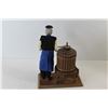 Image 3 : Old Man Wine Press Figurine