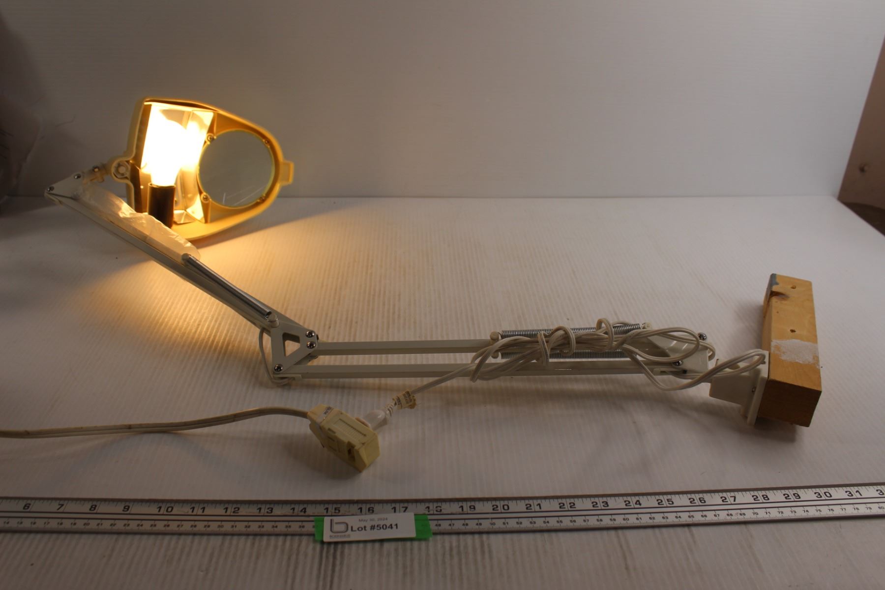 Finicky Light Extendable Magnifying Lamp Arm - Works, Light is Finicky - Bodnarus ...