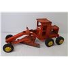 Image 2 : Vintage Metal Lumar Grader