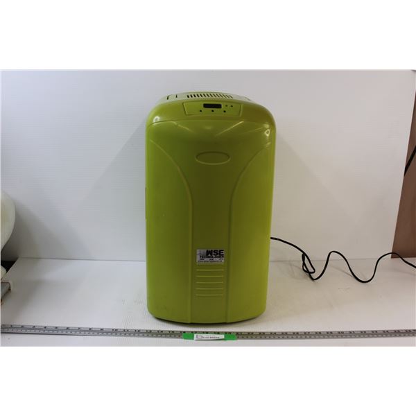 WSE Technologies Wind Sun Solar Systems Mini Cooler / Fridge - Untested