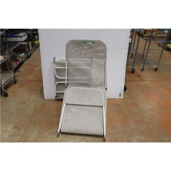 * (2) Folding Lounge / Lawn Chairs