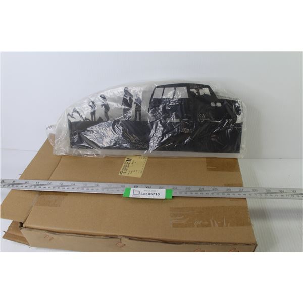 LED Light w/Metal Cut-out (NIB)