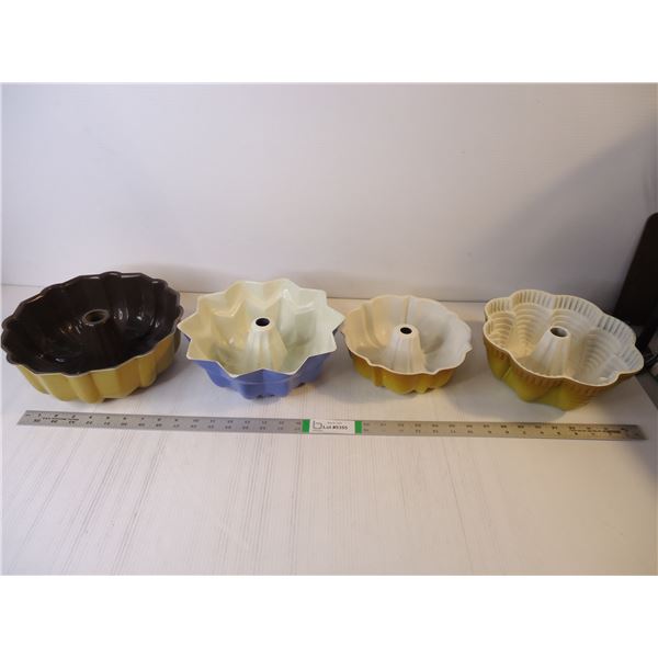 (4) Bundt Cake Pans- (1) is a Bundt Brand