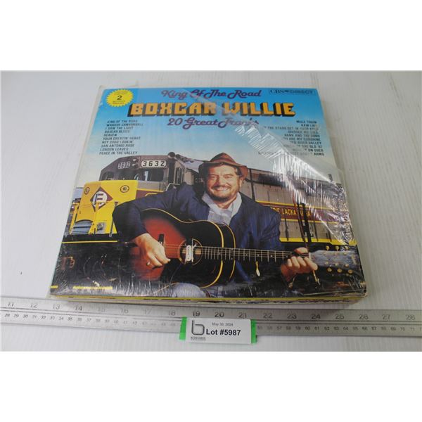 (10) Vinyl Records - Doobie Brothers - Earth Wind & Fire - Little River Band - ABBA - Box Car Willy