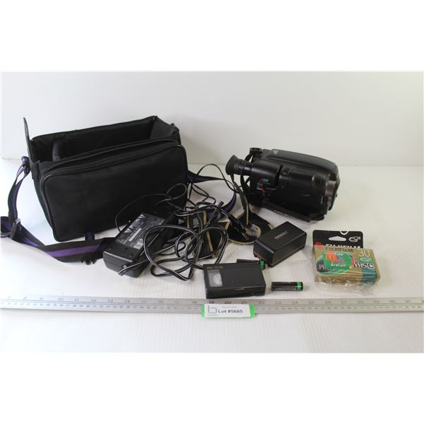 Minolta Video Camera - Battery - Power Cord - Fuji Film - Diamond Case