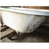 Image 3 : Vintage Claw Foot Bath Tub