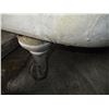 Image 4 : Vintage Claw Foot Bath Tub