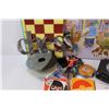 Image 3 : (10+) Misc. Items: Clock Radio Working, UNO, Chess Board
