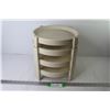 Image 1 : Plastic Stackable Pie Trays