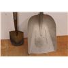 Image 2 : *(2) Shovels
