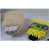 Image 2 : (4) Vehicle Shammys/Wash Mitts, (2) Work Gloves Size Large