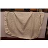 Image 5 : Frilled Blanket (66" x 50") - Mattress Cover (56" x 52" - yellowed)