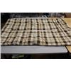 Image 1 : Comforter (86" x 63")