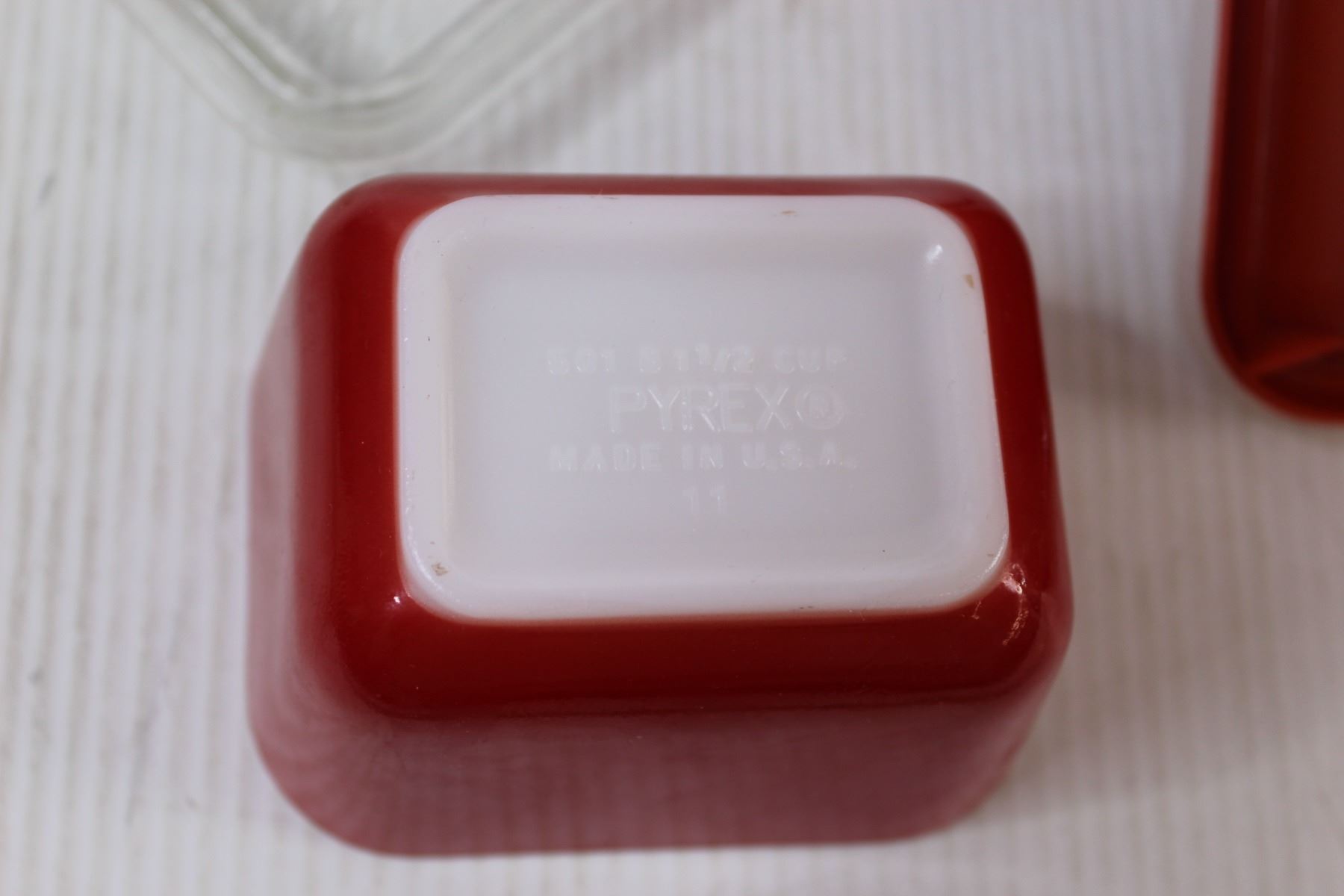 (2) Rectangular Tupperware Containers & Glass PYREX Small Container ...