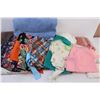 Image 2 : Assorted Linens & Aprons