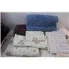 Image 3 : Assorted Linens & Aprons