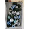 Image 2 : *Vinyl Miniature Tree, Decorative Christmas Wall Decor