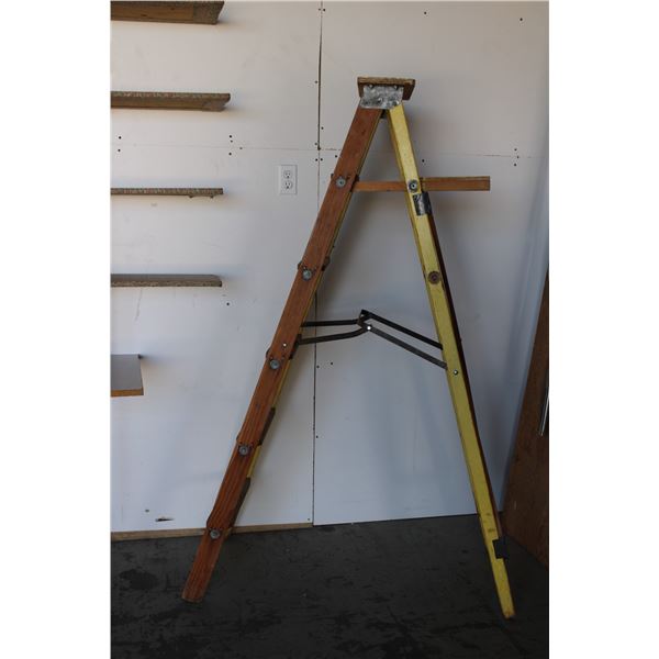 ** Wooden 5-Step Ladder
