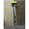 Image 1 : ESTATE:  WASH BRUSH & SQUEEGEE