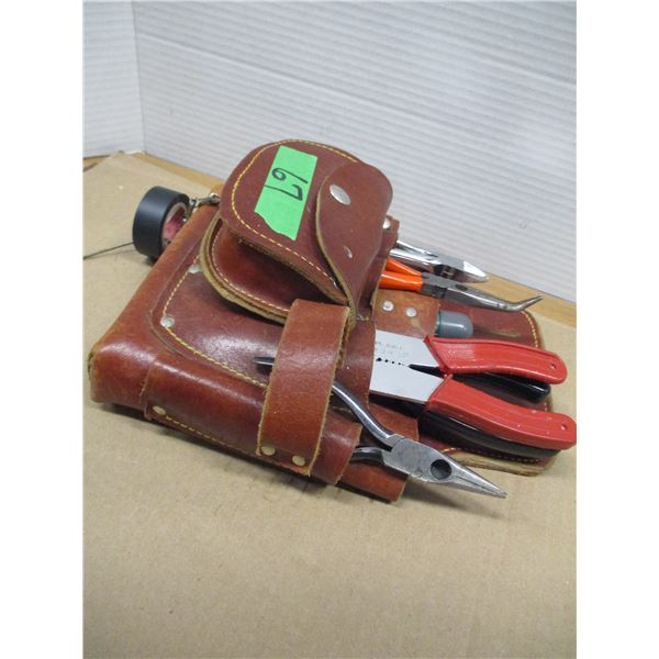 ESTATE:  ELECTRICIAN'S TOOL POUCH C/W TOOLS