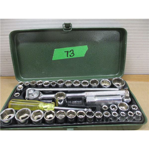 ESTATE:  1/4" SOCKET SET IN TIN CASE