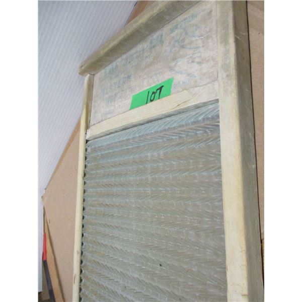 ESTATE/ANTIQUE:  WESTERN WOOD & GLASS WASH BOARD
