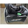 Image 2 : ESTATE:  TOTE C/W GOLF SHOES