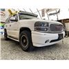 Image 8 : B5 --  2001 GMC YUKON DENALI WHITE 275264 MILES