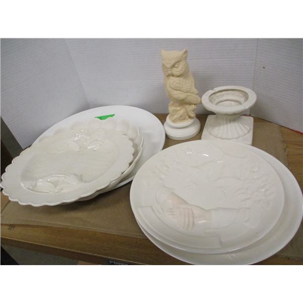 ESTATE:  BOX C/W ORNAMENTS & PLATES