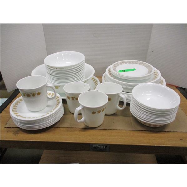 ESTATE:  BOX C/W ASSORTED CORELLE DISHES