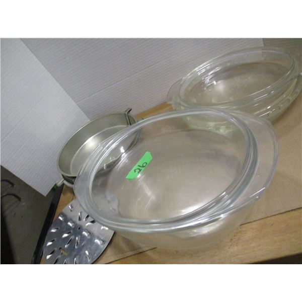 ESTATE:  BOX C/W DISHES, PIE PLATES, BOWLS, ETC