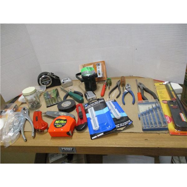 ESTATE:  BOX C/W ASSORTED TOOLS & ACCESSORIES