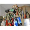 Image 2 : ESTATE:  BOX C/W ASSORTED TOOLS & ACCESSORIES