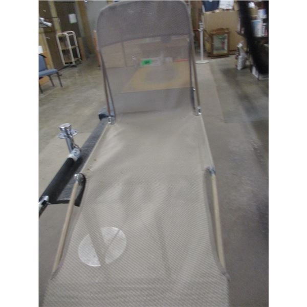 FOLDING LAWN CHAIR