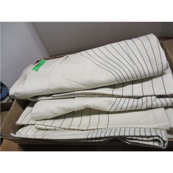 2 PANELS OF DRAPES