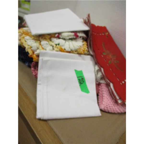 ESTATE:  BOX C/W HAND TOWELS & DOILIES