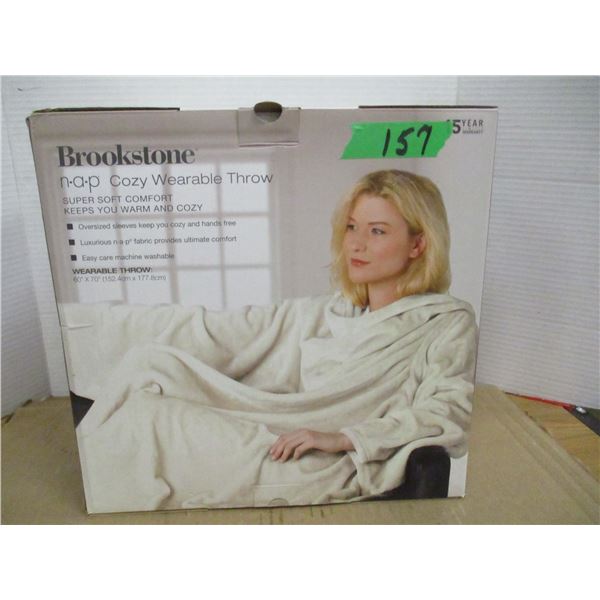ESTATE:  COZY WEARABLE THROW
