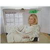 Image 1 : ESTATE:  COZY WEARABLE THROW