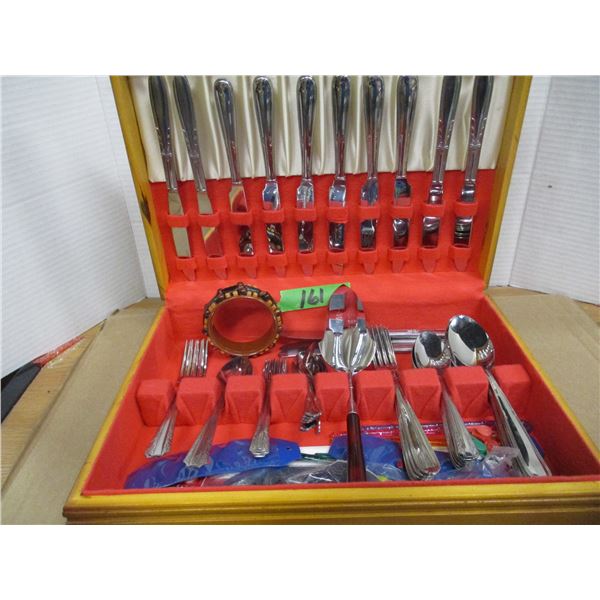 ESTATE:  CUTLERY SET C/W CASE