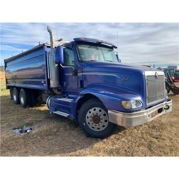 2004 IH 9400, #2HSCNSBRI5C045719, Cat C13 Diesel, Auto, 20’ Steel B & Hoist, 11R22.5 Tires,