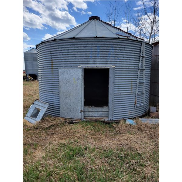 Older 3-ring grain bin