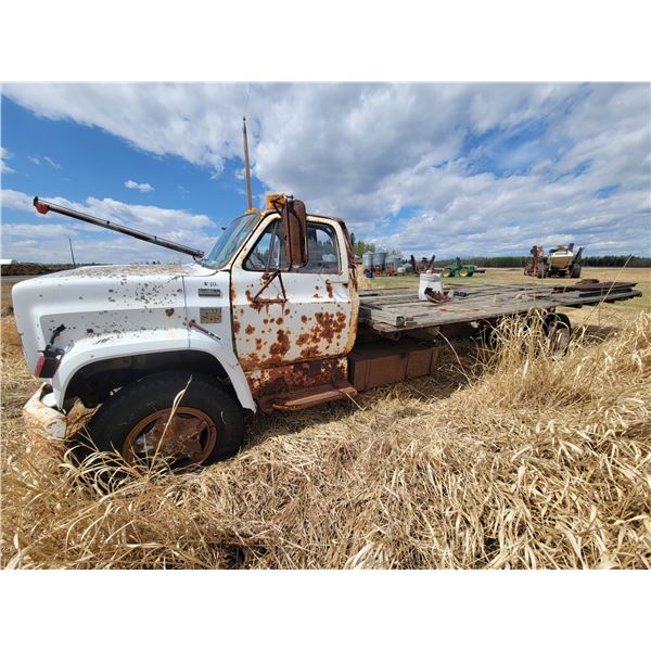 Chev Scotsdale C65 3 ton c/w 22 ft Bale Deck, V8, 5 + 2, 38,102 miles, SN. CCE677V122964 (sold for p