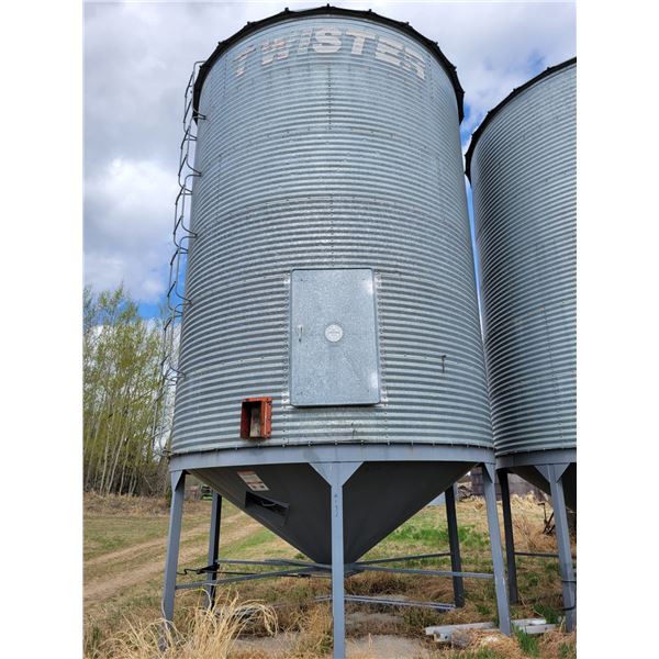 Twister 6-ring hopper bin c/w ladder c/w double skid