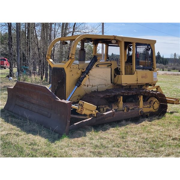Cat D6D, 12 ft Blade #44E13769, 29 inch Pads, Power Shift, Showing 8031 hrs c/w 5 Shank Ripper, moto