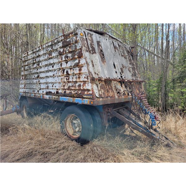 Grain trailer, undercarriage is fair