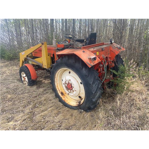 1981 Belarus 820 tractor, #077595, 3 pt c/w Ezee On loader, not running
