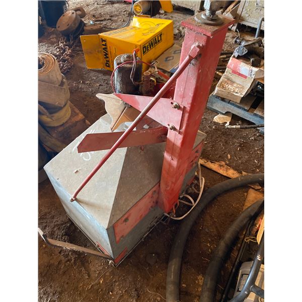 Cyclone broadcaster ( 3pt)