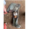 Image 1 : Hip waders & trailer lock