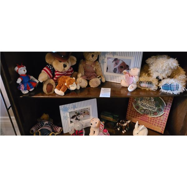 Stuffed Bears, Curios A