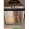 Image 2 : Waring Pro Deep Fryer and More A
